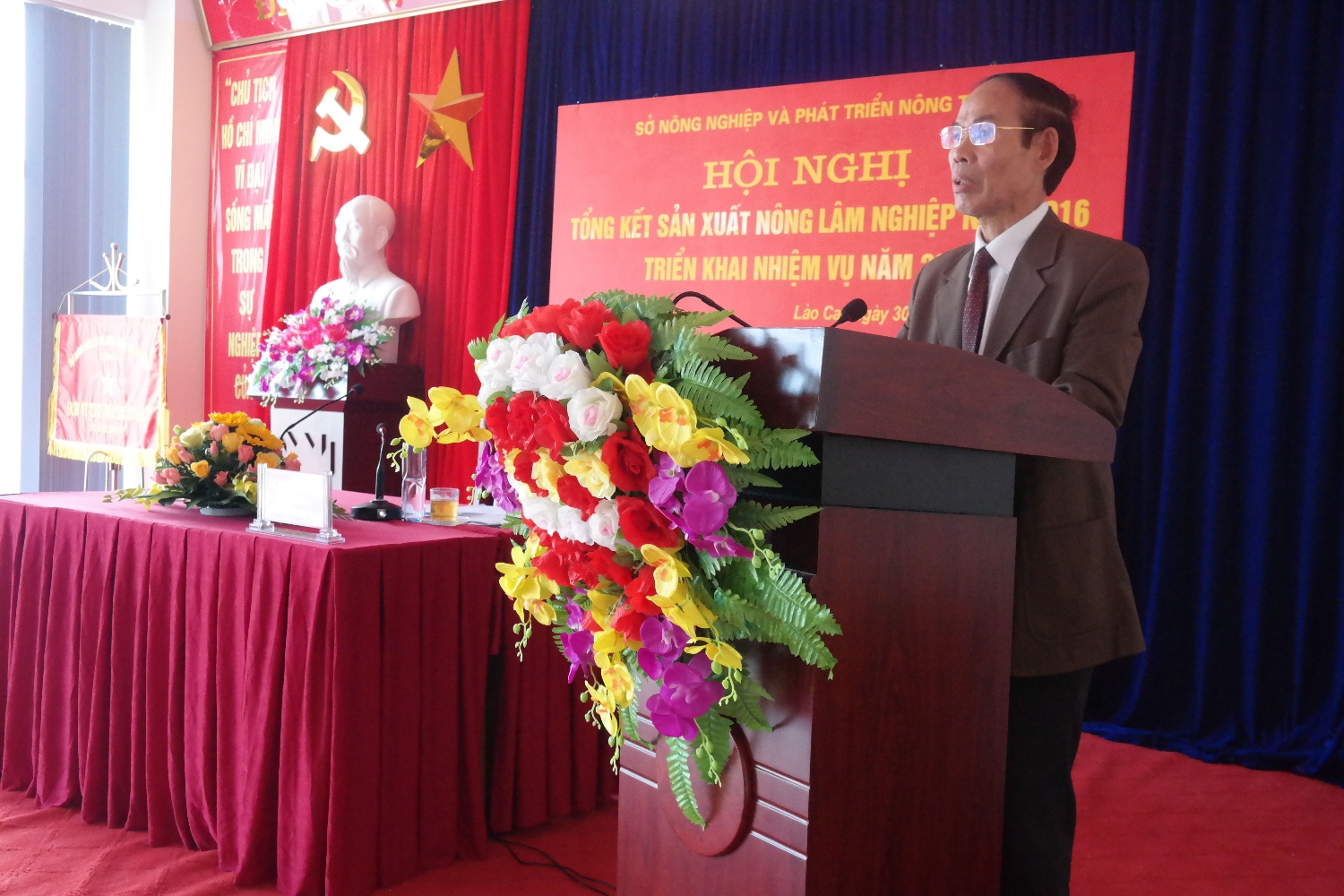 Đ/C Nguyễn Hữu Thể - Phó Chủ tịch UBND tỉnh  phát biểu tại hội nghị