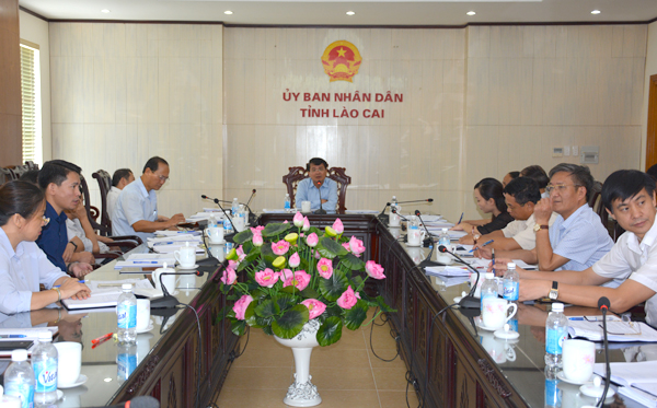 Đồng chí Đặng Xuân Phong – Chủ tịch UBND tỉnh chủ trì cuộc họp