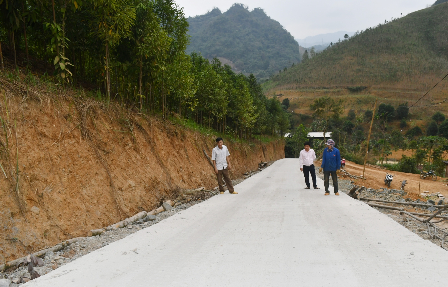 Nông dân xã Điện Quan hiến hơn 95 nghìn mét vuông đất làm đường giao thông nông thôn